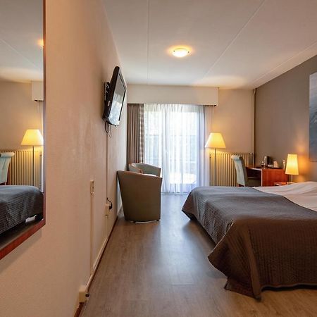 B&B Hotel Rebecca De Waal Екстериор снимка