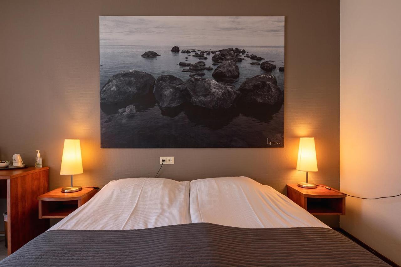 B&B Hotel Rebecca De Waal Екстериор снимка