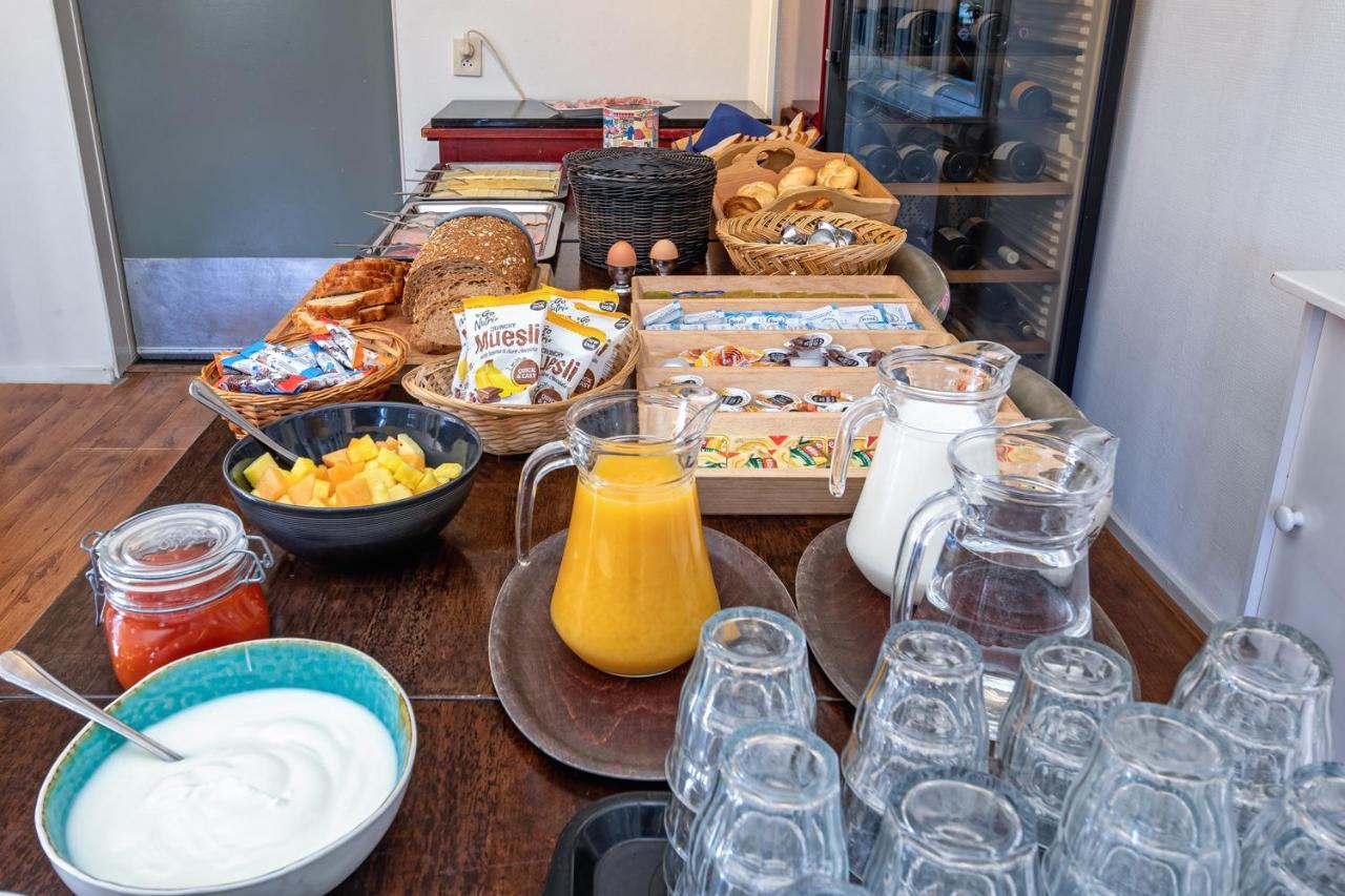 B&B Hotel Rebecca De Waal Екстериор снимка