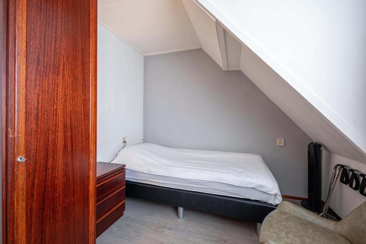 B&B Hotel Rebecca De Waal Екстериор снимка