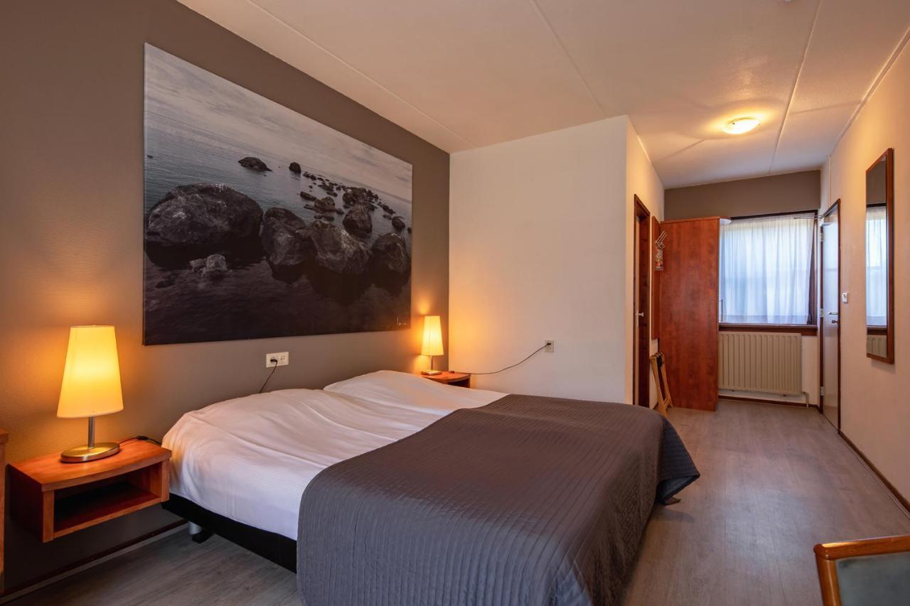 B&B Hotel Rebecca De Waal Екстериор снимка