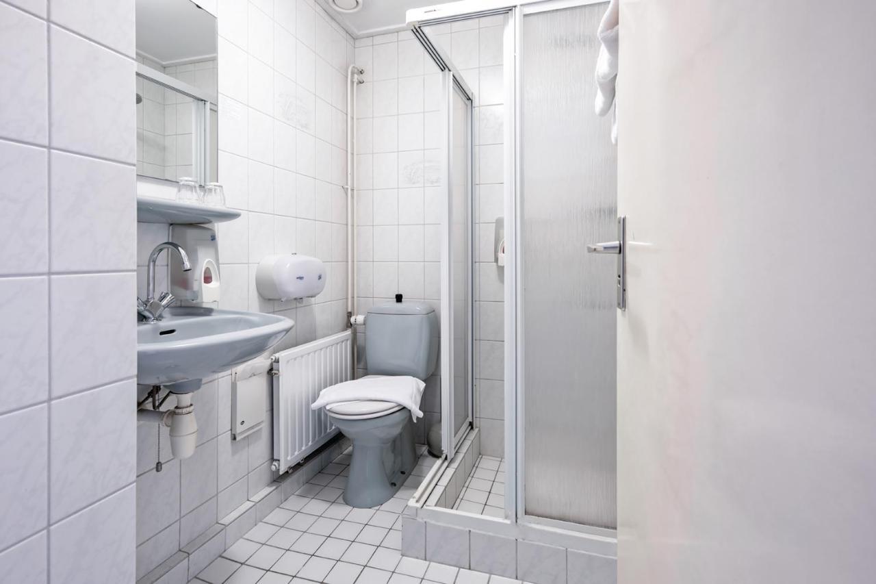 B&B Hotel Rebecca De Waal Екстериор снимка