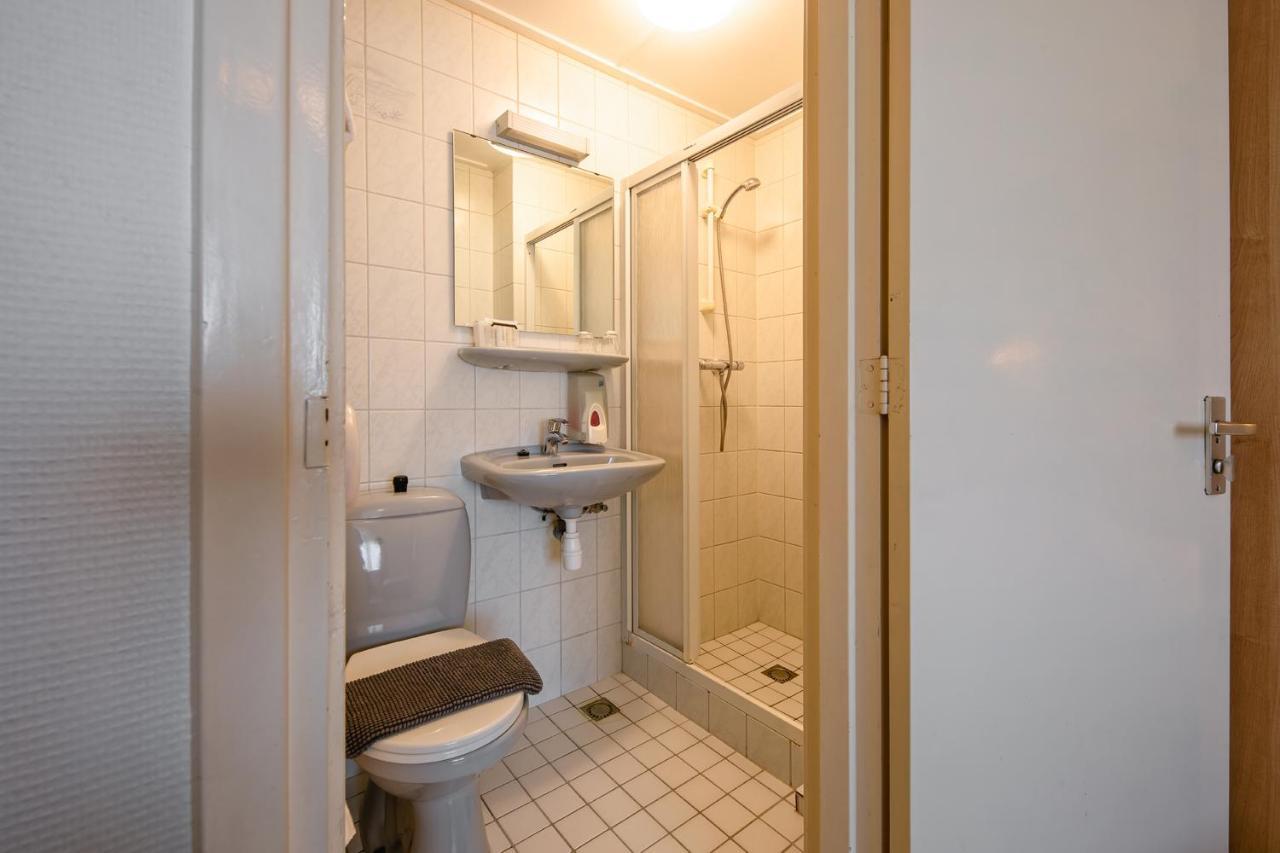 B&B Hotel Rebecca De Waal Екстериор снимка