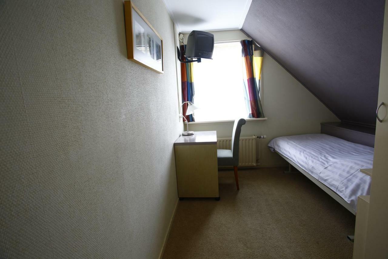 B&B Hotel Rebecca De Waal Екстериор снимка