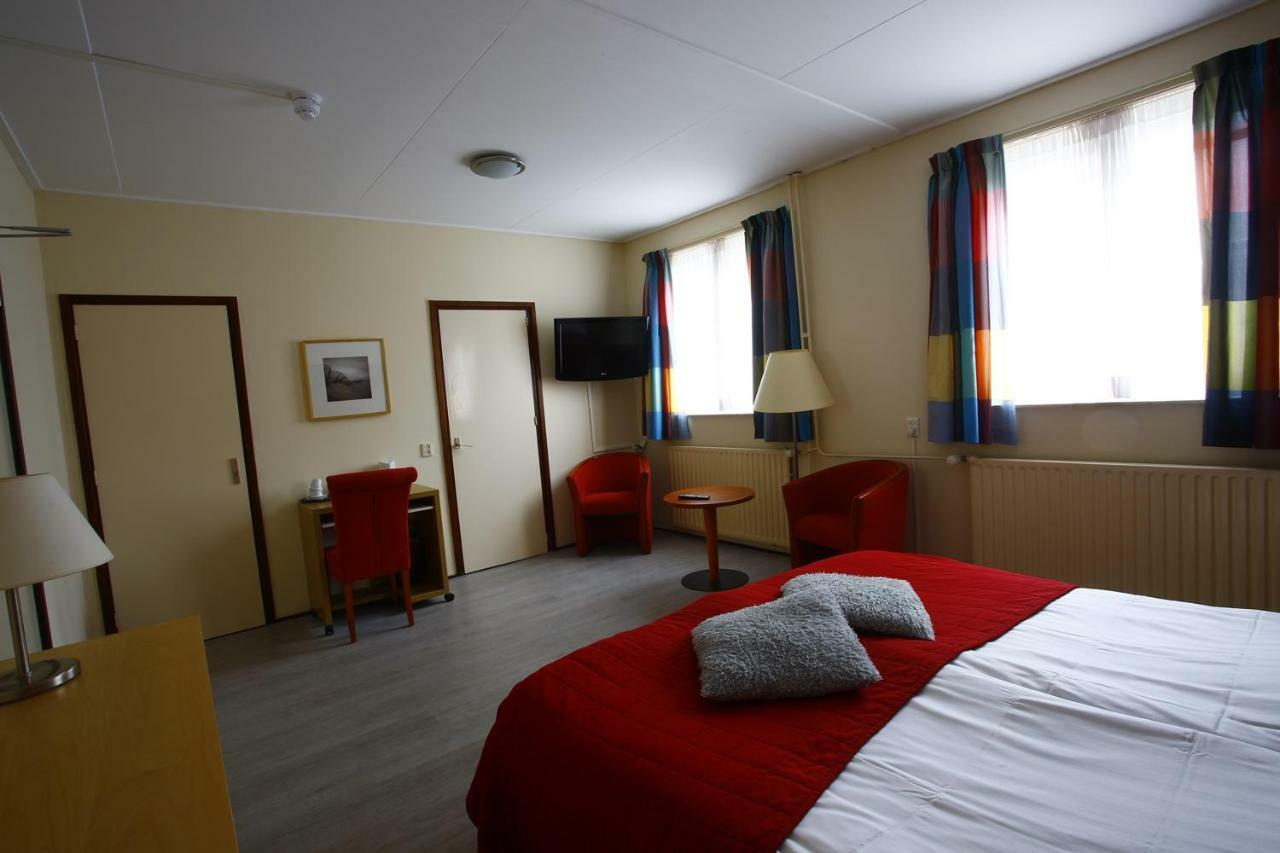 B&B Hotel Rebecca De Waal Екстериор снимка