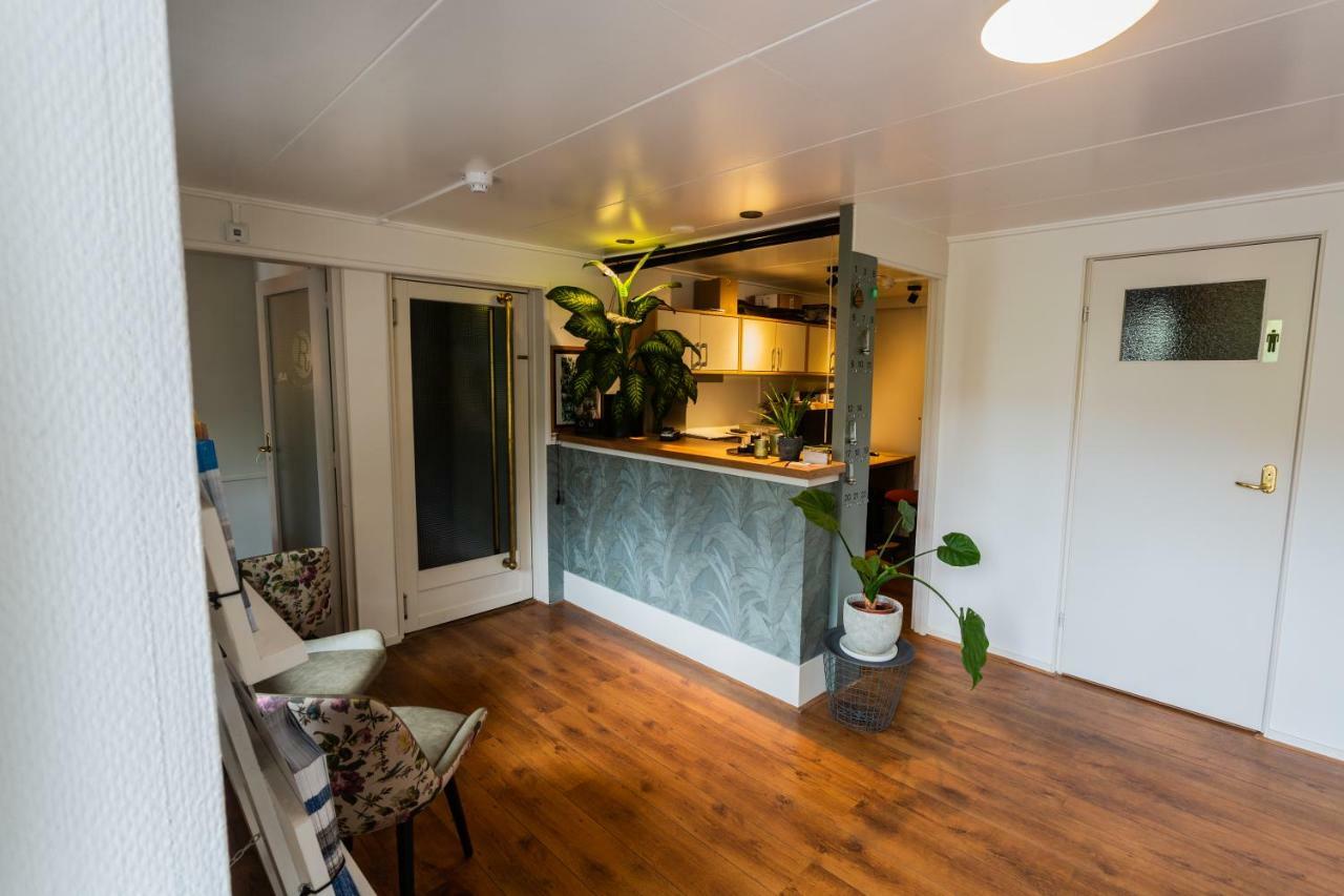 B&B Hotel Rebecca De Waal Екстериор снимка